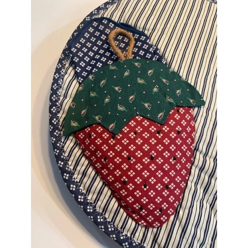 Cottage Core Fabric Placemat Set of 4 Strawberry Applique Pocket Fiber Filled